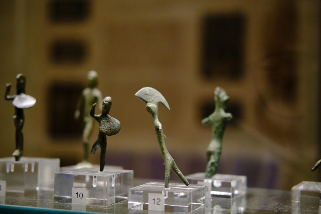 Votive figures