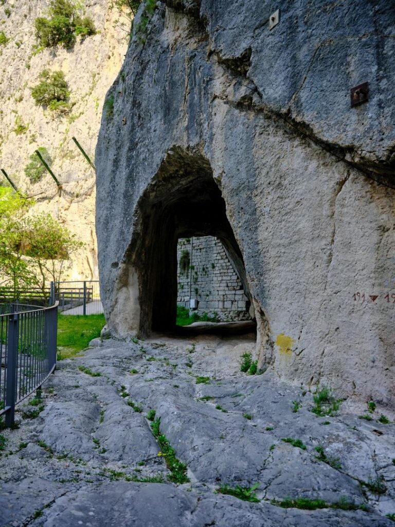 The "Etruscan" tunnel from the other end.