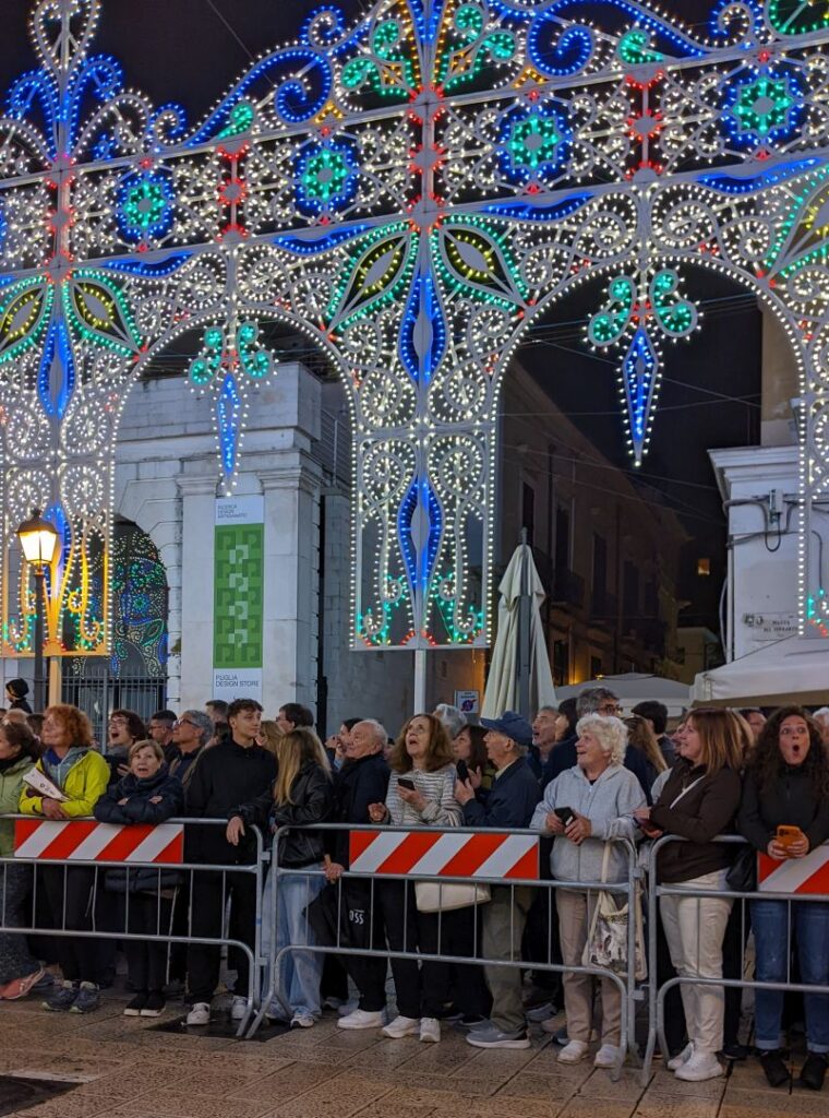 Crowd reaction to the lights