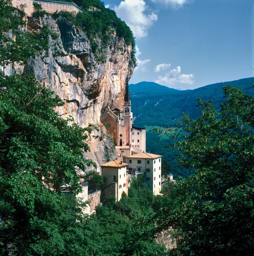 S Maria della Corona